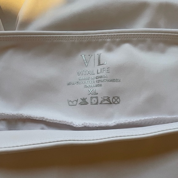 White Athletic Skort with Pleated‎ Design - Picture 5 of 6